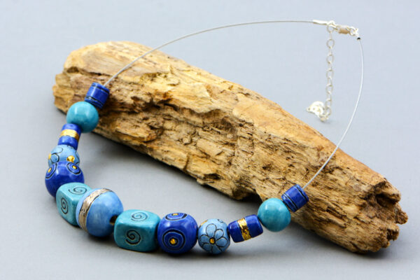 Blue-Porcelain-Necklace-with-Gold-and-Platinum